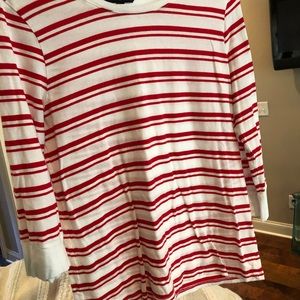 Red and white 3/4 sleeve top
